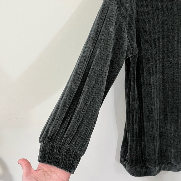 ILLA ILLA Green Cozy Chunky Cowl Neck Bishop Sleeve Oversized Sweater - Picture 3 of 7